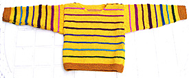 Sl�tstickad bomullsjumper med r�tstickade r�nder i m�nga f�rger
