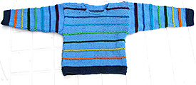 Sl�tstickad bomullsjumper med r�tstickade r�nder i m�nga f�rger