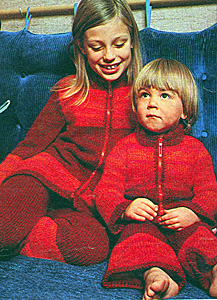 Tv�delad byxdress i tjockt varmt garn att ha ute p� h�sten och under vinterkl�derna