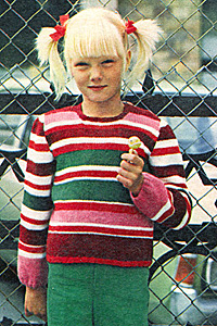 Randig jumper stickad efter en barnteckning