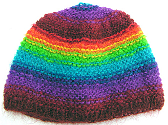 R�tstickad m�ssa i flera f�rger, design textilkonstn�r katrin bawah