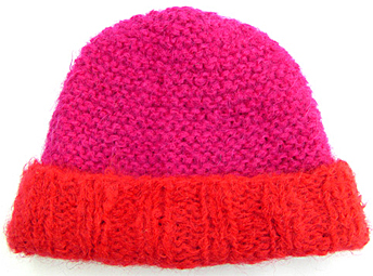 R�tstickad m�ssa i tv� f�rger, design textilkonstn�r katrin bawah