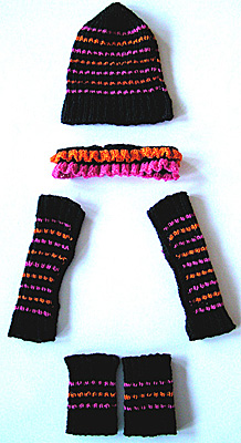 Res�rstickat smalrandigt kit till kl�nning �sa.