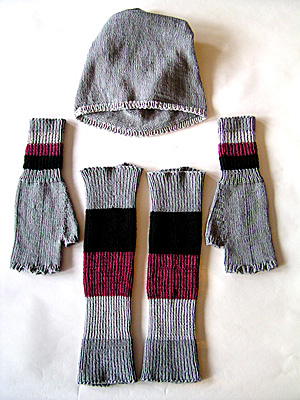 Sl�t- och res�rstickat gr�tt kit till kl�nning Florence.