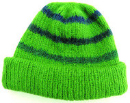 Gr�n res�rstickad m�ssa med r�nder i bl�tt