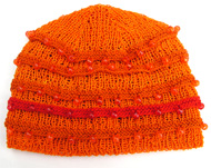 Res�rstickad orange m�ssa med instickade r�nder och p�rlor