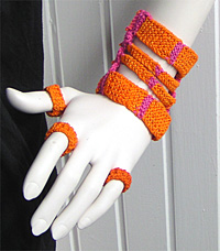Armband i orange och rosa ur kollektion Band