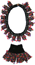 Halsband och manschetter i tunnt svart garn med detaljer i effektgarn ur kollektion Unik
