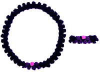 Svart halsband och armband fr�n kollektion Prick med lila och rosa prick.