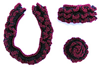 Halsband, armband och brosch i svart, gr�tt och r�tt fr�n kollektion Volang