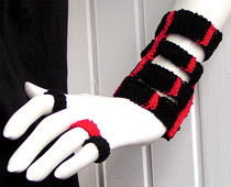 Stickat armband i modellen Band med matchande ringar