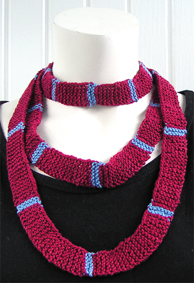 Stickat halsband i modellen Band