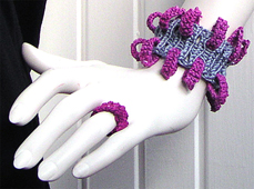 Stickat armband i modellen Cirkel med matchande ring