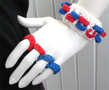 Stickat armband i modellen Cirkel med matchande ringar