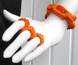 Stickat armband i modellen Kedja med matchande ringar