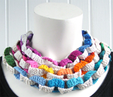 Stickade halsband i modellen Kedja