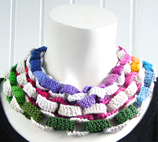 Stickade halsband i modellen Kedja