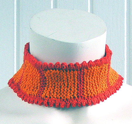 Stickat halsband i modellen Udd