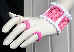 Stickat armband i modellen Udd med matchande ringar