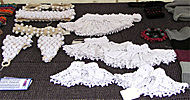 Edits vristband, pannband, halsband och vantar och Dagnys pannband arm- och vristband.